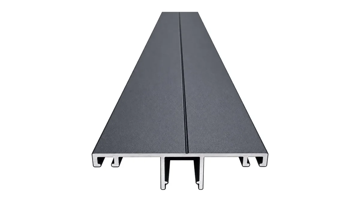Anthrazitfarbene Aluminium-Abdeckung für VISION-Mittelsparren mit VSG-Eindeckung in Perspektivansicht